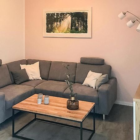 2 Bedroom Cozy Apartment In Rechlin Esterno foto