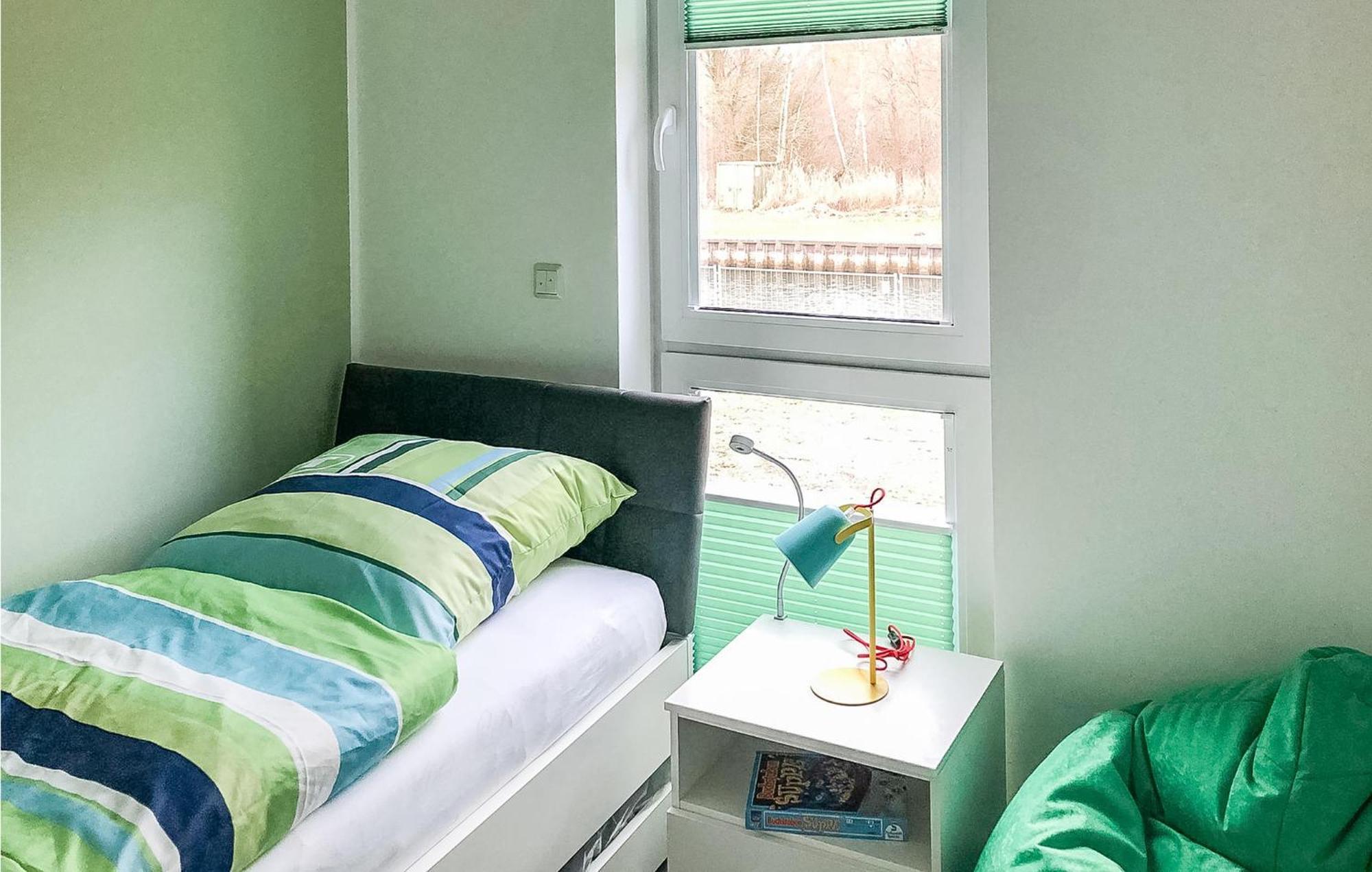 2 Bedroom Cozy Apartment In Rechlin Esterno foto