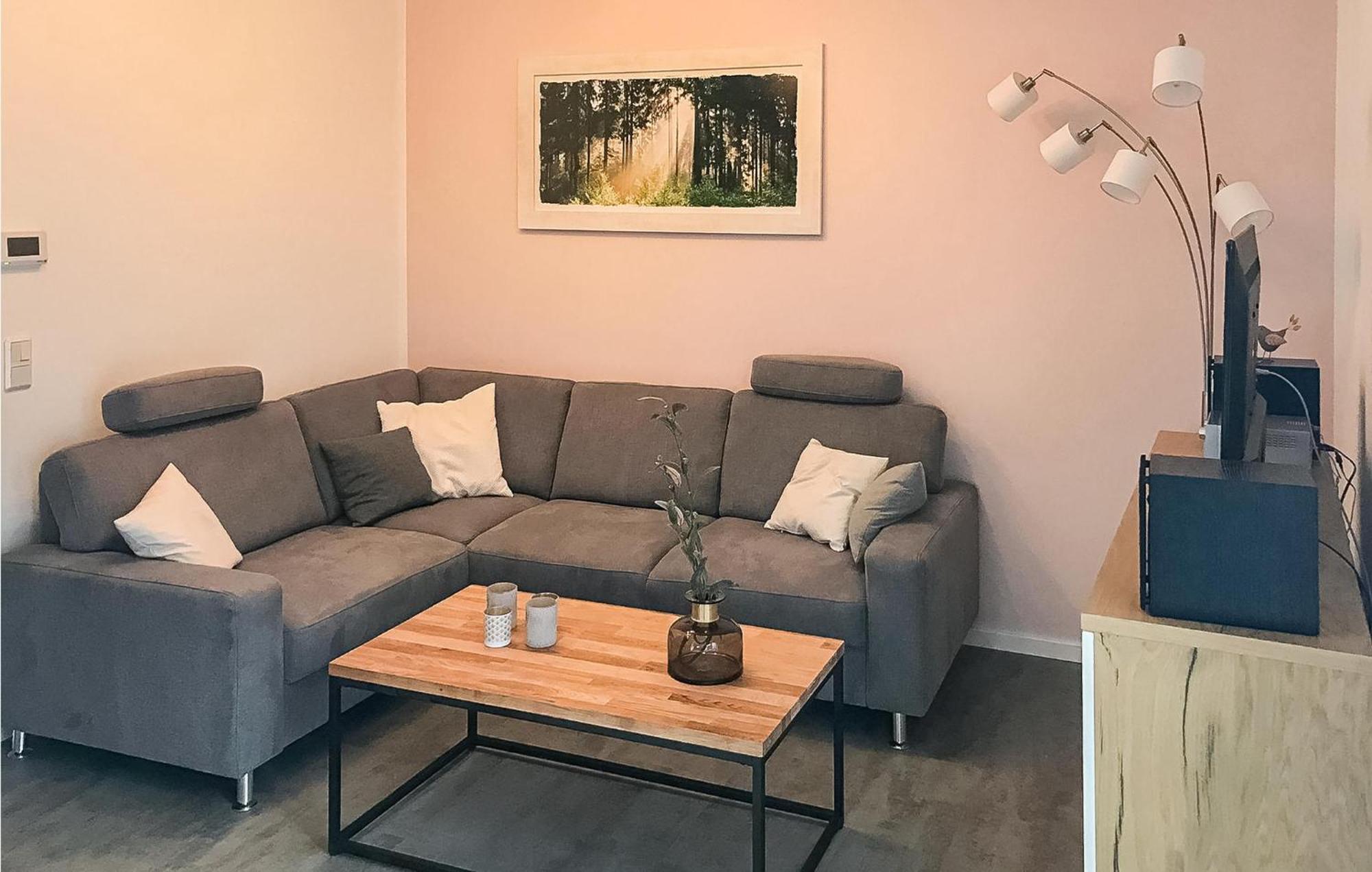 2 Bedroom Cozy Apartment In Rechlin Esterno foto