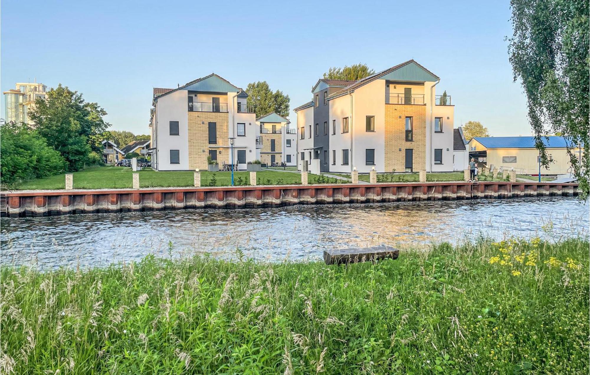 2 Bedroom Cozy Apartment In Rechlin Esterno foto